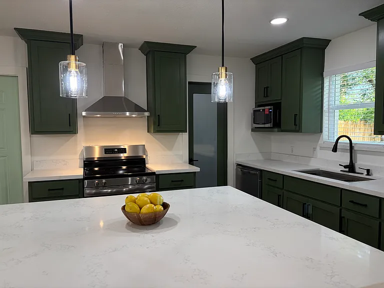 712 Harvey St — Photo 11