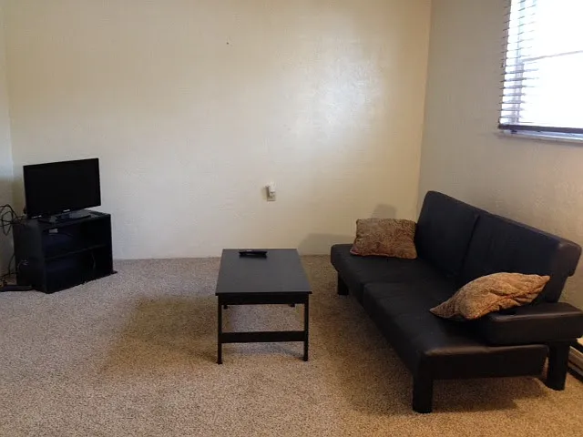 1 bed, 650 sqft, $899 — Photo 1
