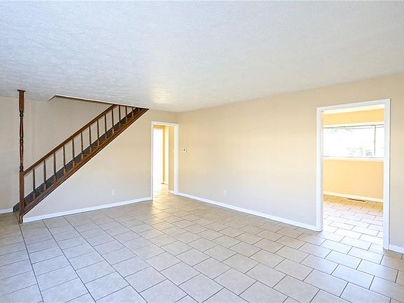 4th image of 6131 E 40th St