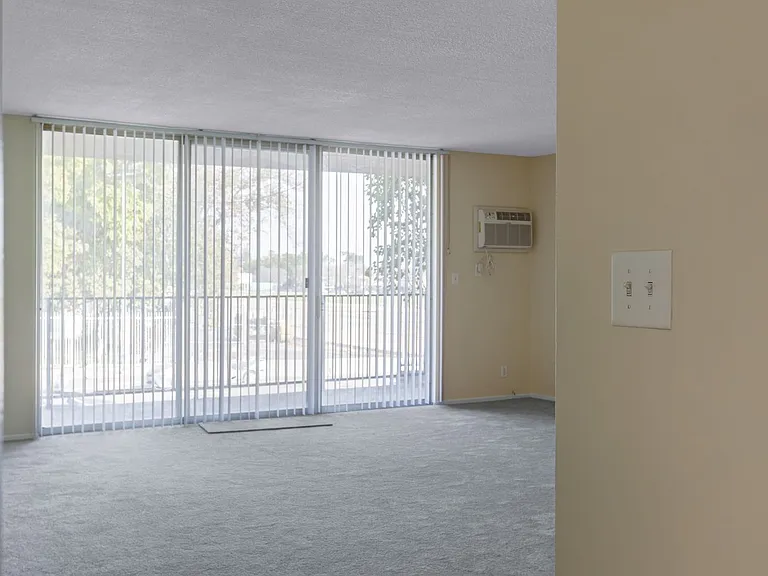 Lindley Apt — Photo 4