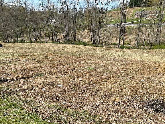 3rd image of Pembroke Dr #11
