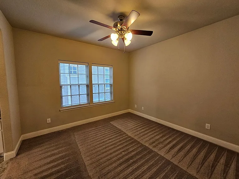988 Shadyside Ln — Photo 35