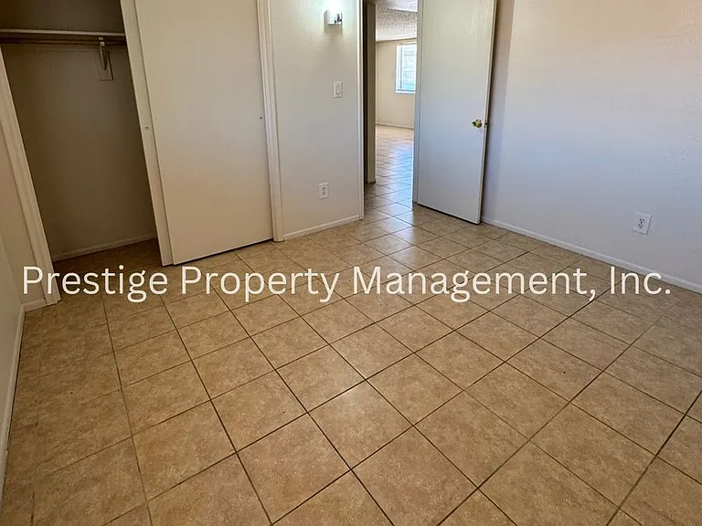 2302-2312 N Ralph Ave — Photo 11