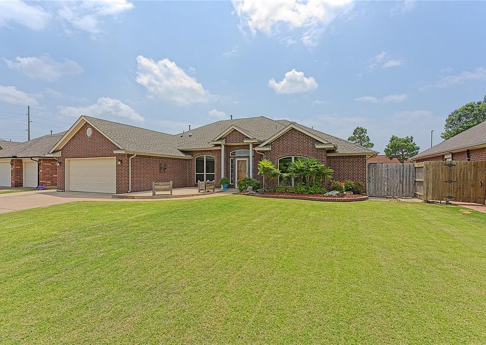 1st image of 3608 Buckingham Dr
