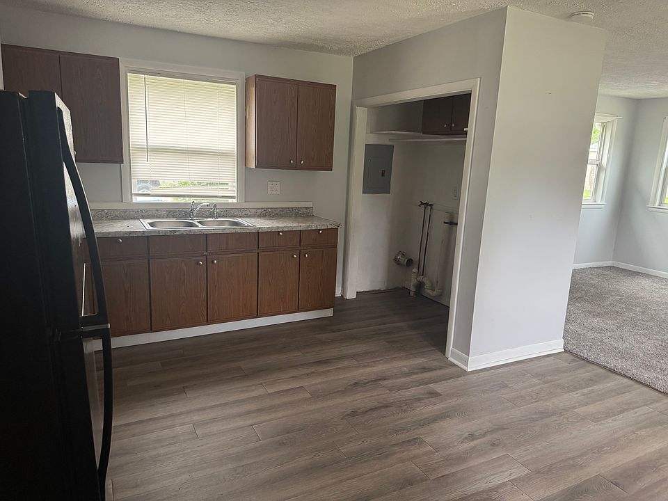 2nd image of 709 W Market St