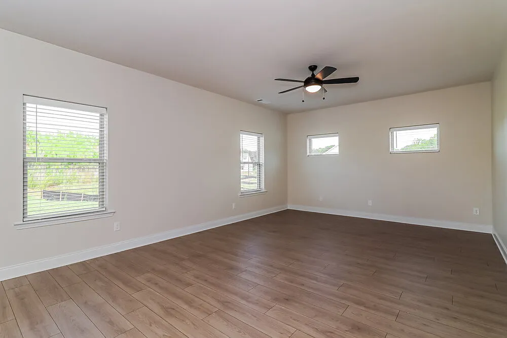 5 bed, 2.5 bath, 2623 sqft, $2,495 — Photo 4