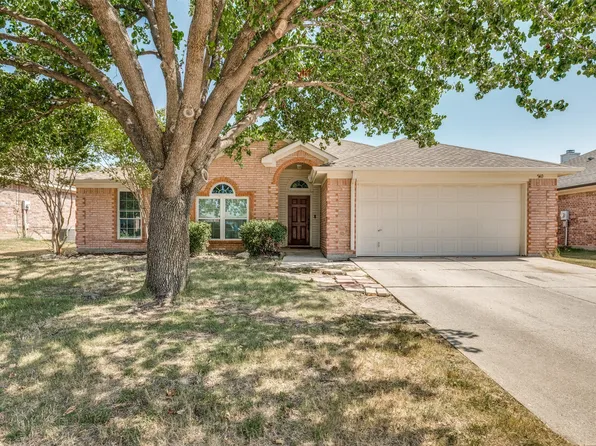540 Cambridge Dr, Saginaw, TX 76179