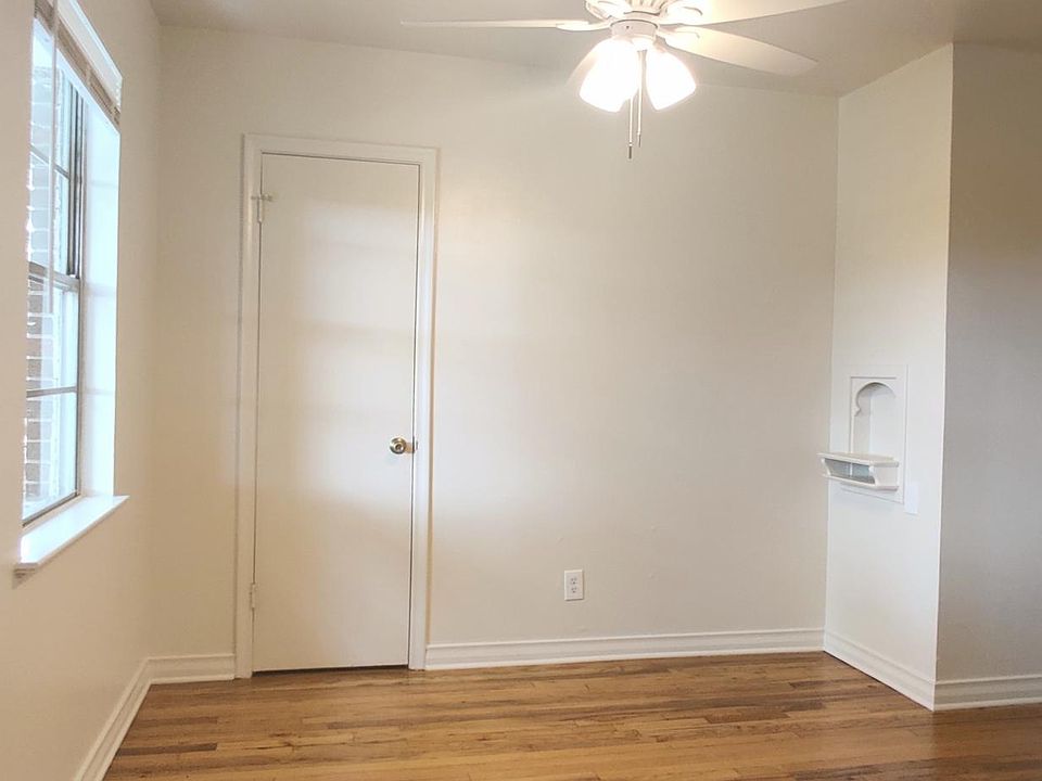 Dining room viewed from kitchen