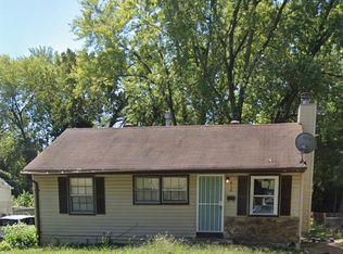 416 Caithness Rd, Saint Louis, MO 63137