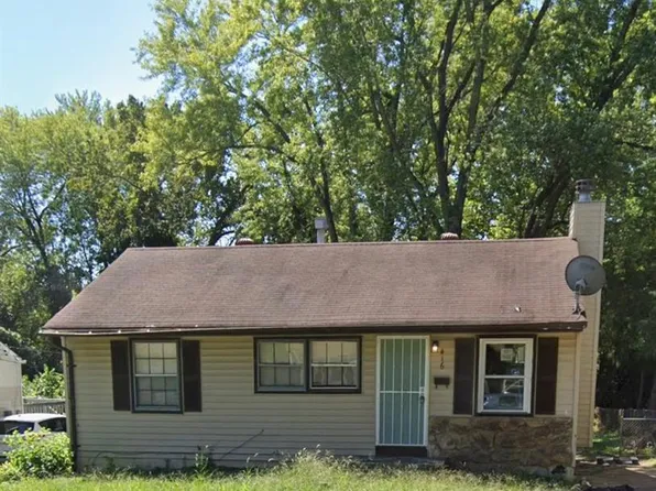 416 Caithness Rd, Saint Louis, MO 63137