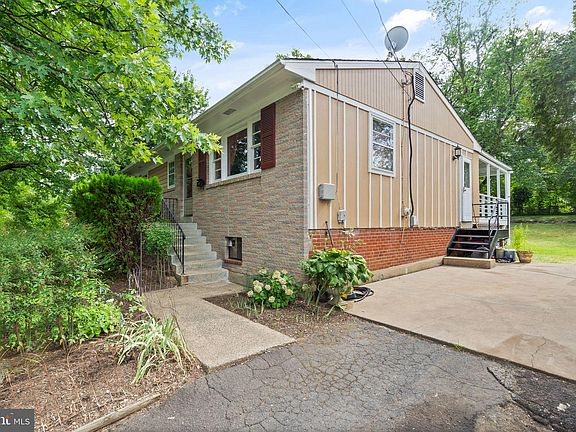 3rd image of 819 Grant St