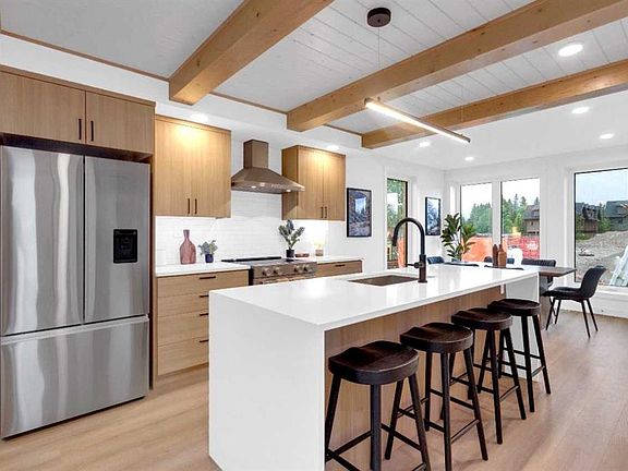2nd image of 609 W 7th Ave #522