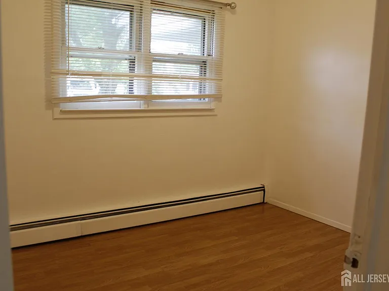 82 Washington Ave — Photo 15