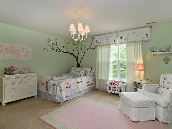 5th image of 346 W Armstrong Dr