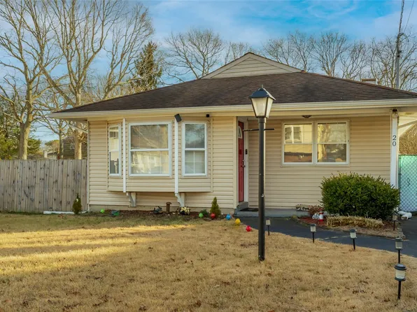 20 Hurstwood Road, Shirley, NY 11967