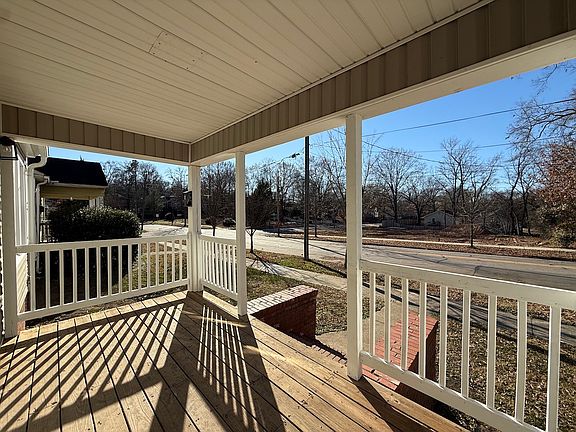 3rd image of 1102 N Buchanan Blvd #A