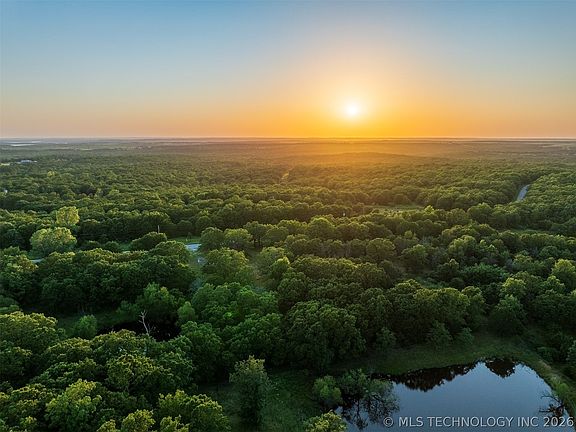 2nd image of 2 Ranchland Rd