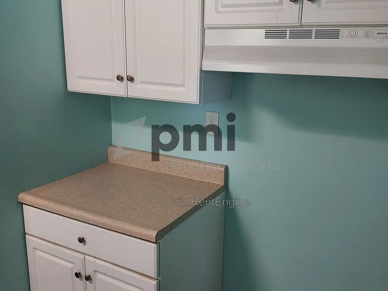 3 bed, 1.0 bath, 936 sqft, $1,300 — Photo 3