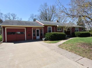 402 E Larrabee St, Omro, WI 54963