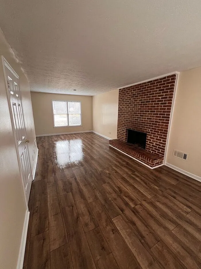 3 bed, 2.0 bath, 1200 sqft, $1,550 — Photo 3