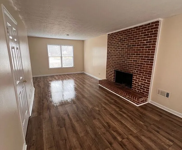 2136 Golfview Dr SE — Photo 3