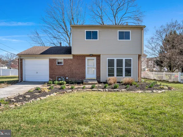75 Stony Brook Dr, York, PA 17402