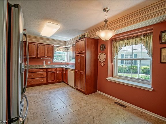 5th image of 2917 Windsor Ct #106
