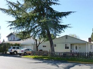 1403 SW Bridge St, Grants Pass, OR 97526