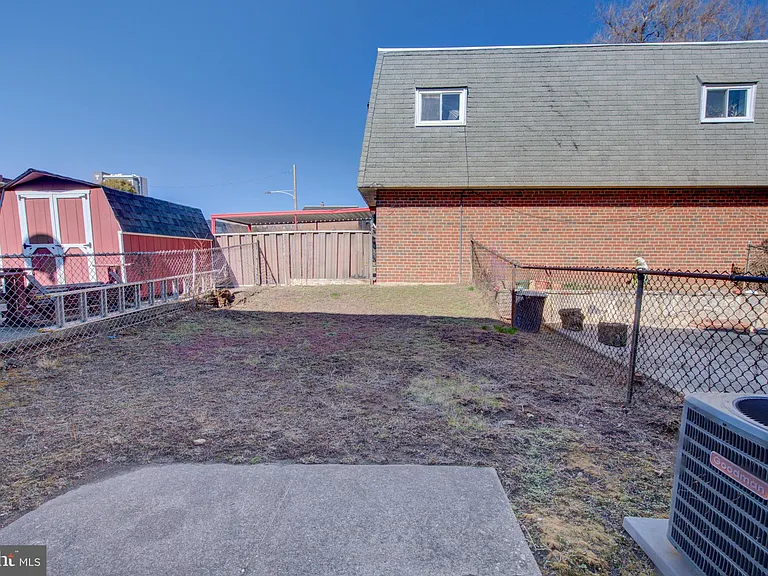 1119 W Master St — Photo 22