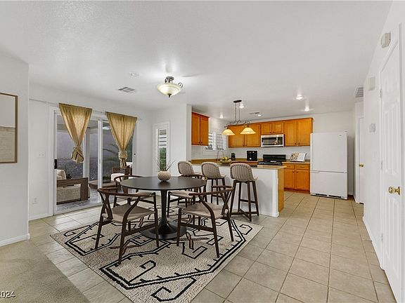4th image of 585 Caribbean Palm Dr