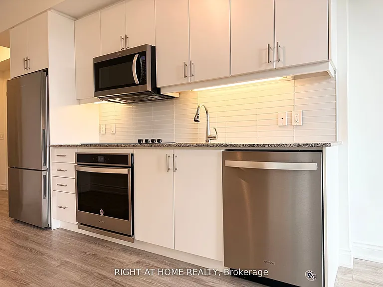 9618 Yonge St #1115 — Photo 3