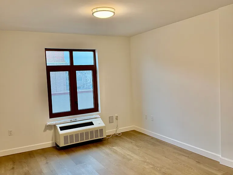 224 Gramatan Ave #4K — Photo 5