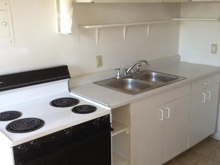1006 Broadway St — Photo 15