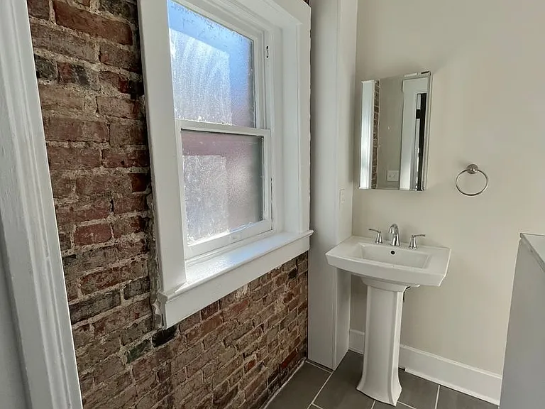 410 — Photo 10