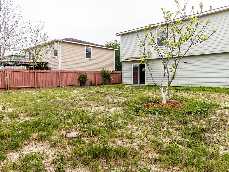 2104 Magnolia St — Photo 7
