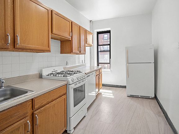 3rd image of 203 W 103rd St APT 5G