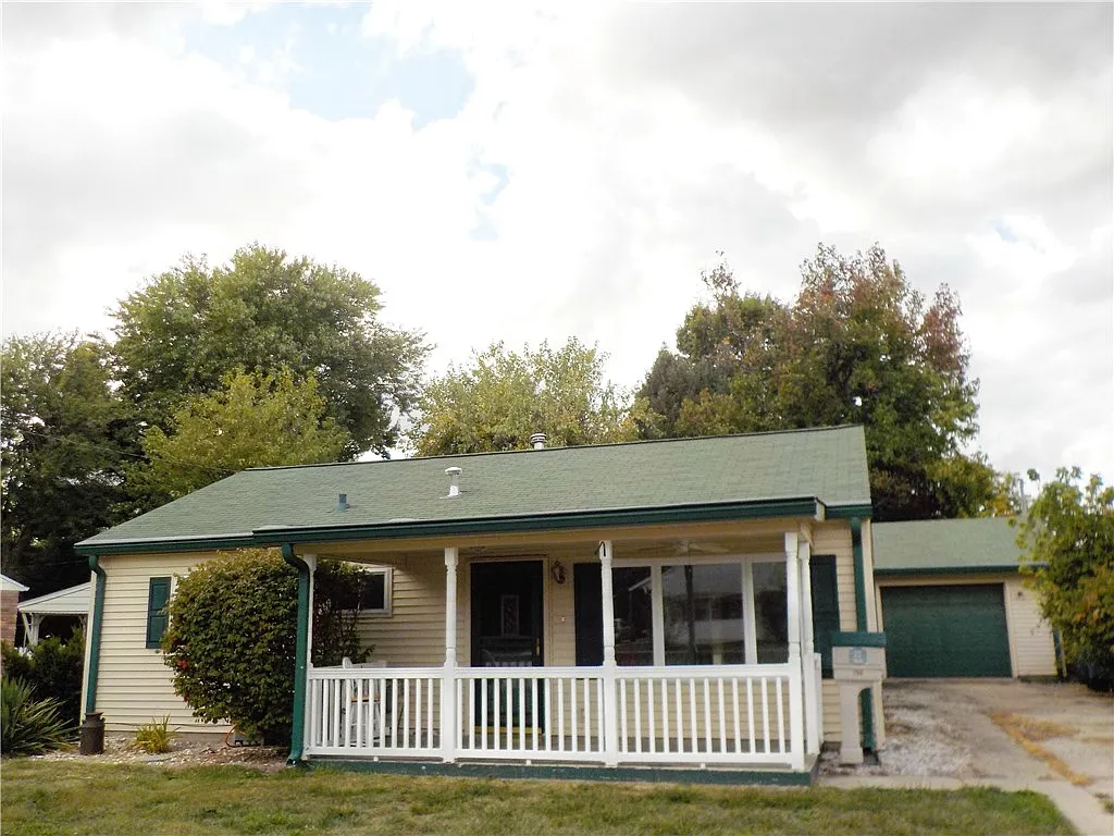 250 Arlington Dr photo 1