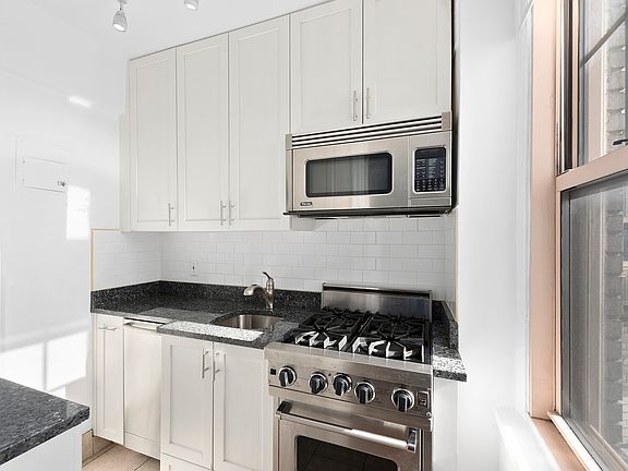 5th image of 2 Horatio St APT 11M