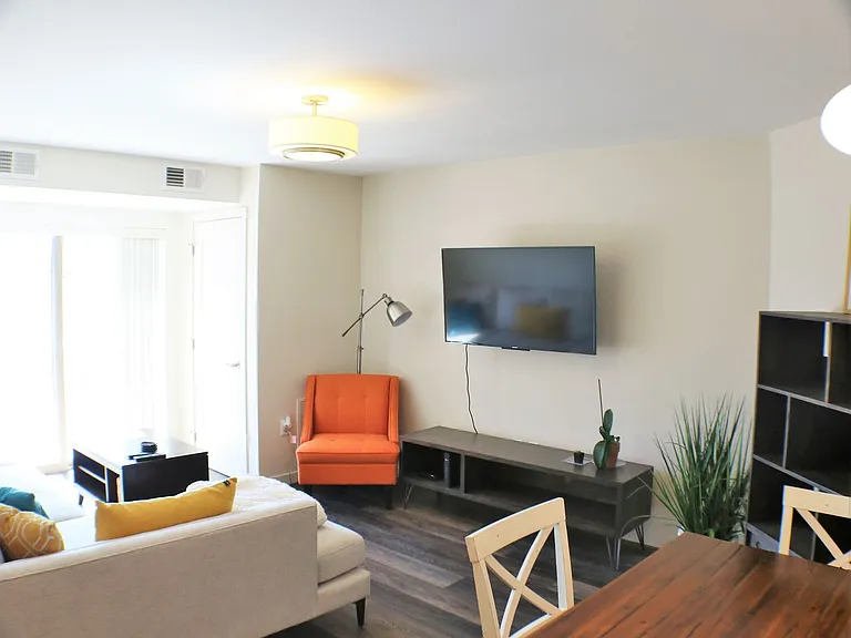 332 S Linn St #318 — Photo 4