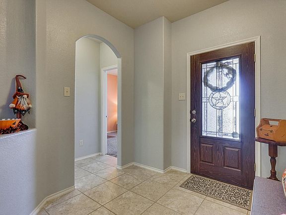 4th image of 821 Lancashire Ln