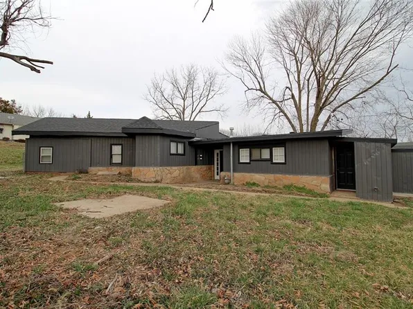 902 Court St, Saint Joseph, MO 64504