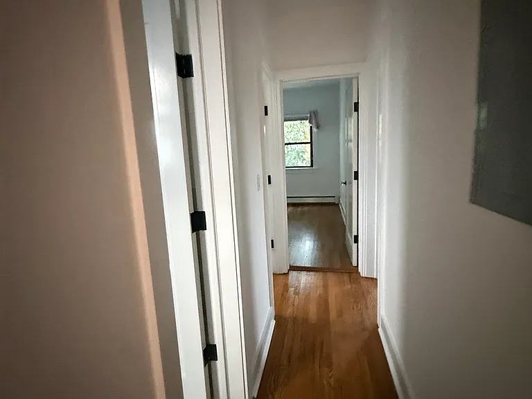 Sterling Ave — Photo 25
