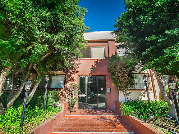 2nd image of 5400 Newcastle Ave APT 4