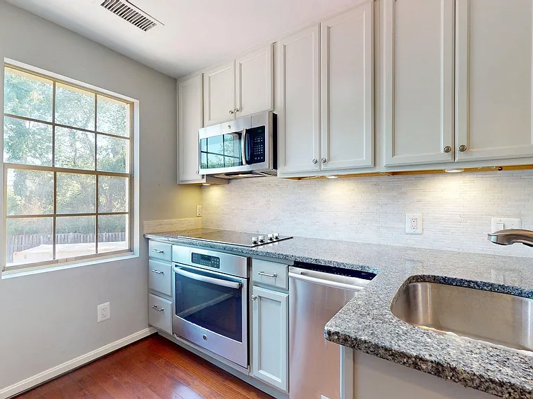 1407 E Abingdon Dr #4 — Photo 7