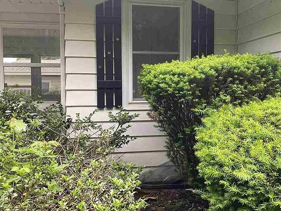 3rd image of 8815 Broadmoor Dr