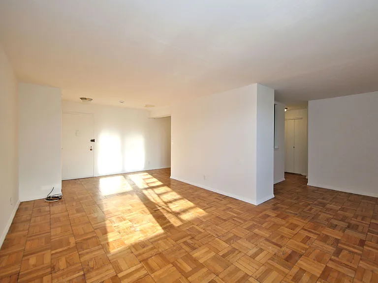 Apartment for Rent — Photo 3