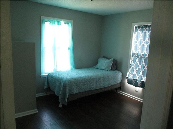 3rd image of 4600 NE 44th St