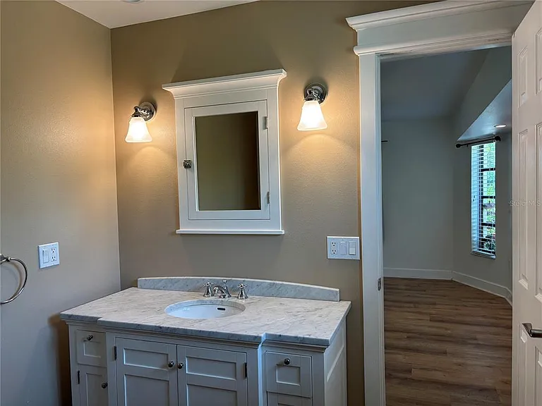 10123 Bay Ave — Photo 31