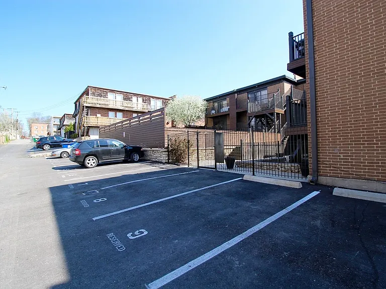 Plaza 44 Apartments — Photo 17