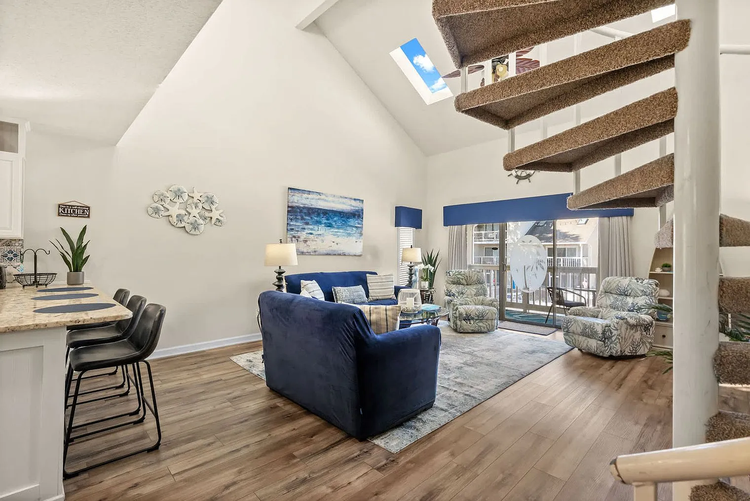 2 bed, 2.0 bath, 1140 sqft, $3,748 — Photo 4